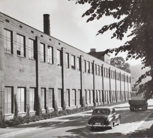 Fabrikk? (Bilde fra ca 1950 av fabrikk i Drammen)